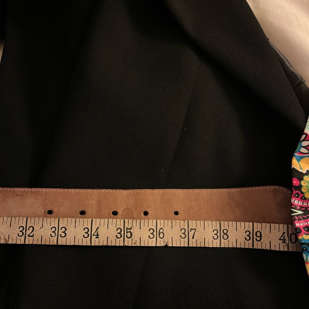 Gucci Black Belt with Gold Logo Buckle - Picture 6 of 6
